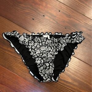 Xhilaration Junior’s Black and White Floral Bottoms